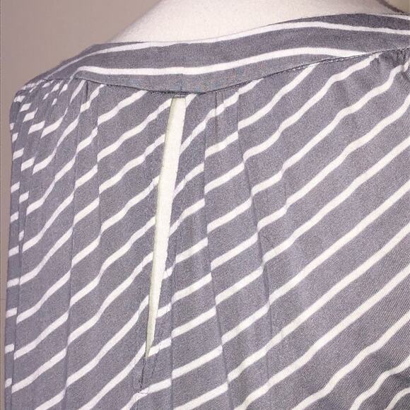 Express Gray White Striped Sleeveless Shirt Size M - Picture 5 of 8